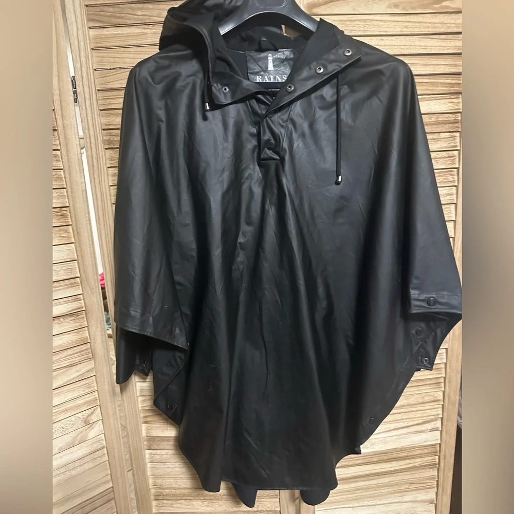 RAINS UNISEX waterproof poncho/cape - Picture 8 of 10